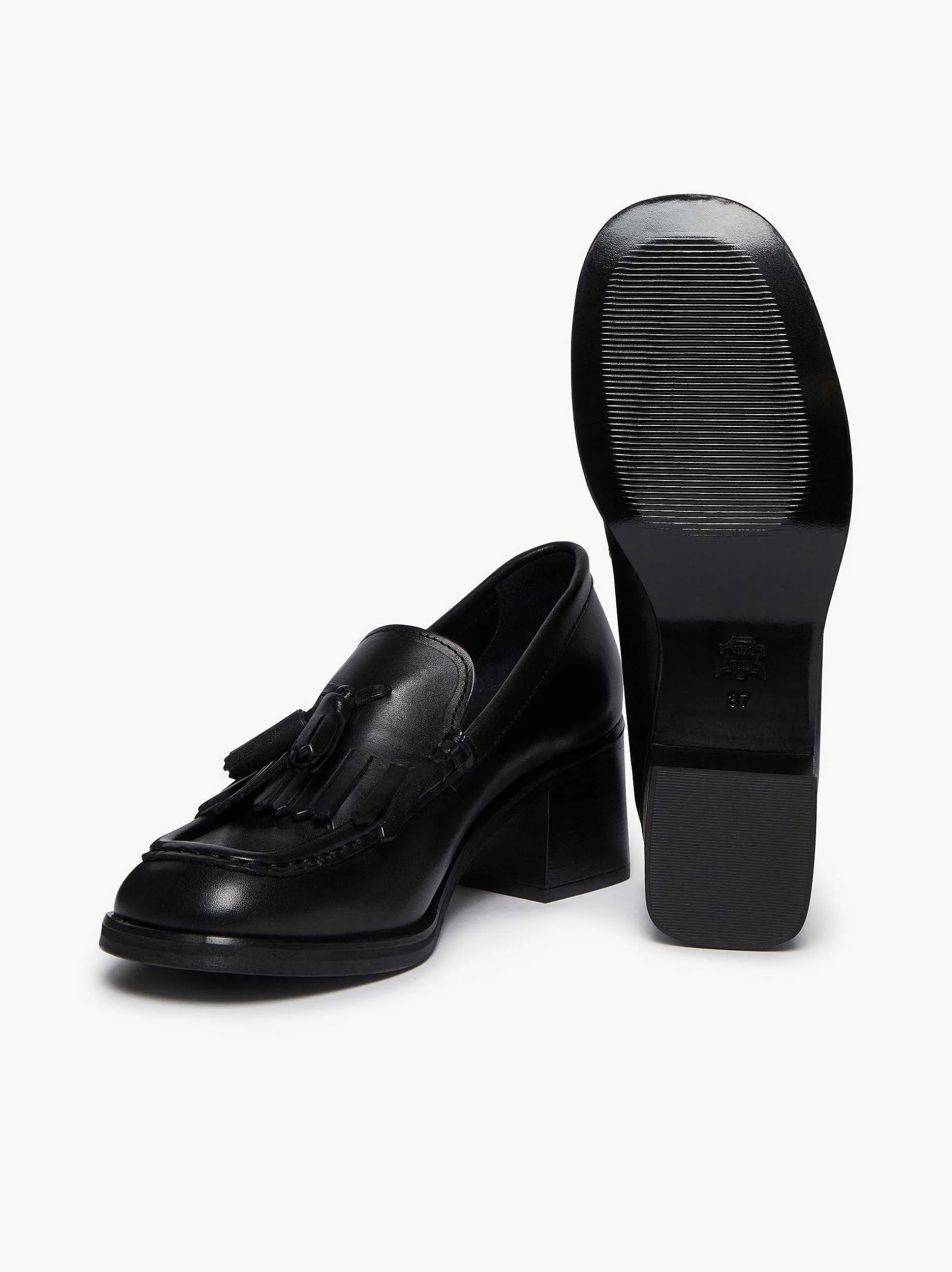 New G.H.BASS Weejuns Kiltie Tassel Heels Black